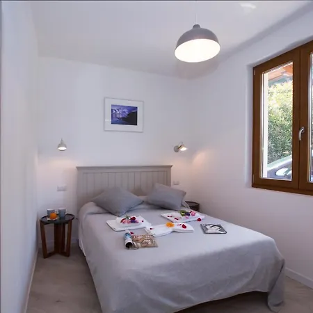 Sleeps 10 Pool Air Con