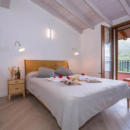 فيلة Sleeps 10 Pool Air Con ميناجيو