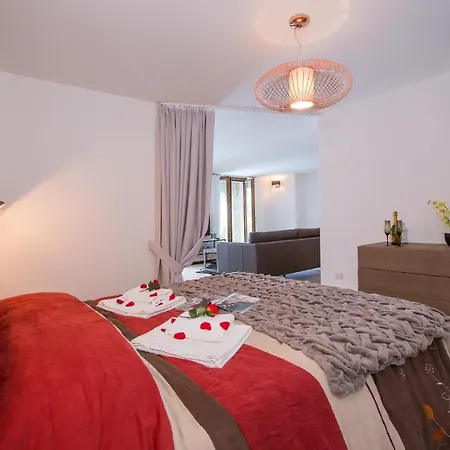 Sleeps 10 Pool Air Con فيلة ميناجيو