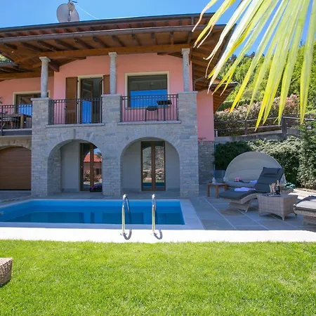 Sleeps 10 Pool Air Con فيلة