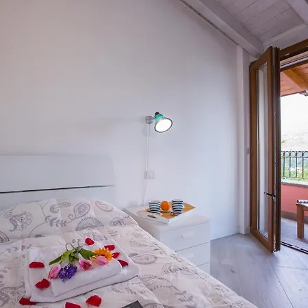 Sleeps 10 Pool Air Con ميناجيو